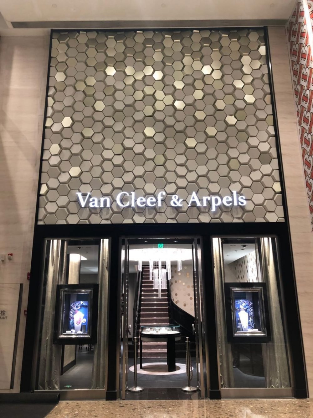 MIID_VCA_Shangai_shopfront-logo-1