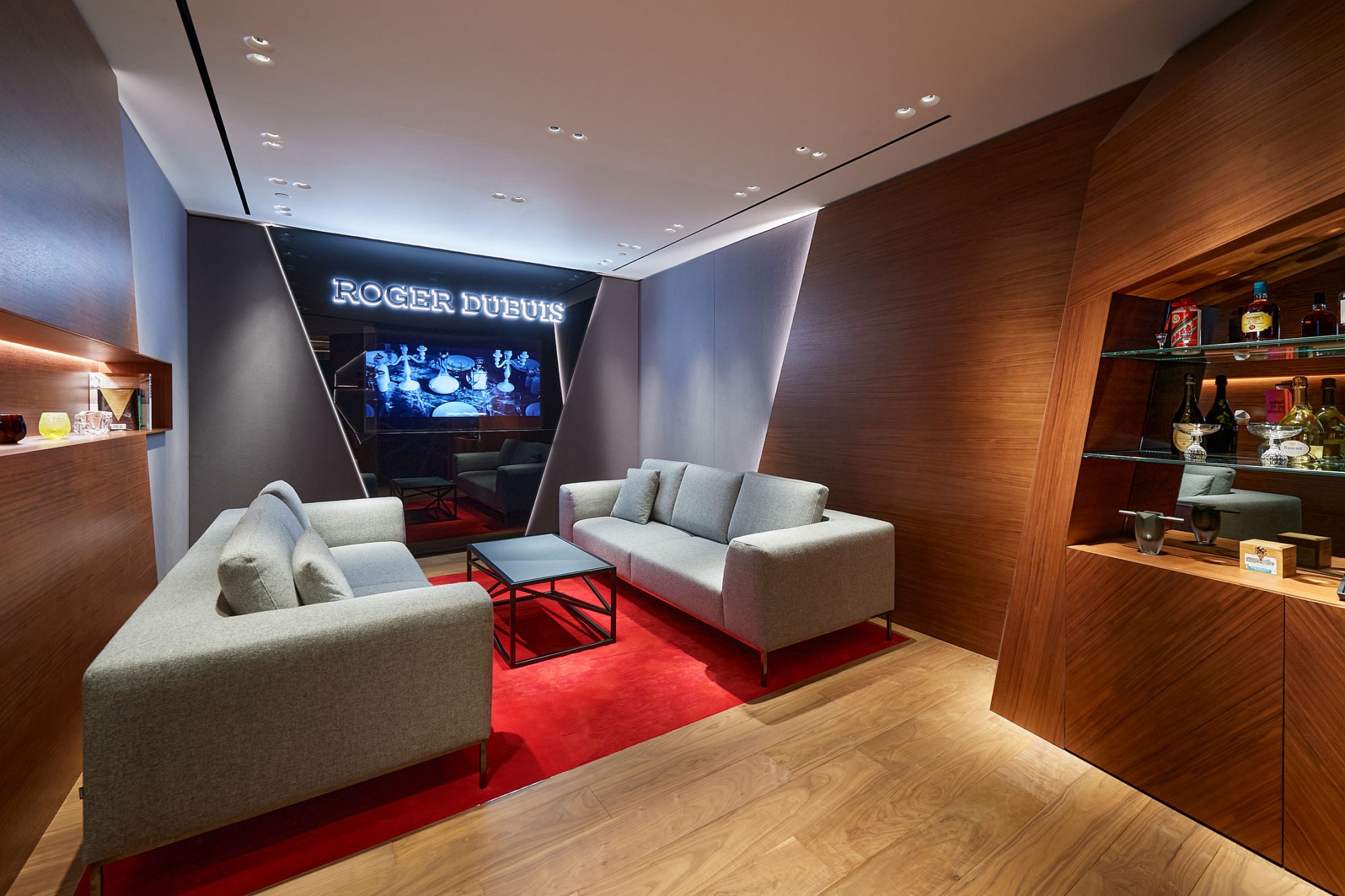 P7_RogerDubuis_Singapour_1